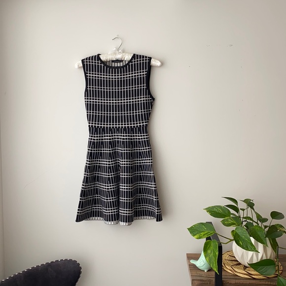 B&W dress - Picture 1 of 2